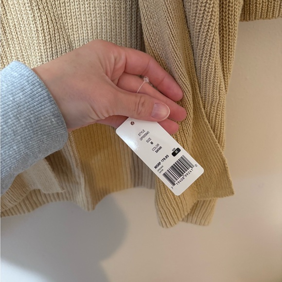 GAP Tan Knit Cardigan size Medium NWT - Picture 4 of 5